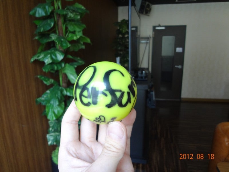 東京ドームでかしゆかの投げた（打った）サイン入りボールです