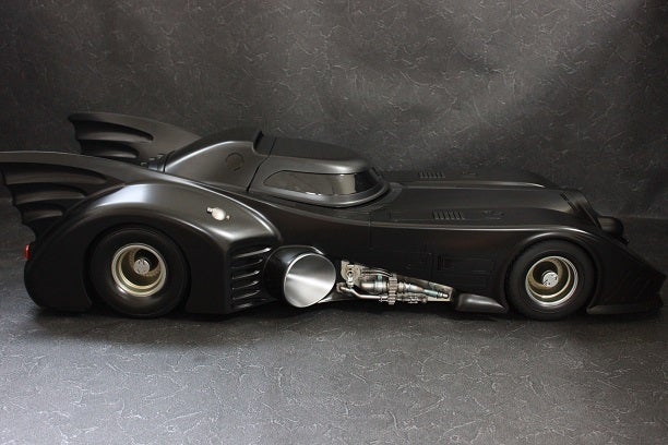 ホットトイズ バットモービル1/6 Amazon.co.jp: ムービー