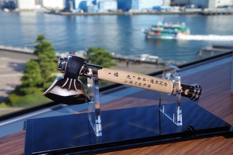 進水式で使用した「銀の斧」！！ | 東海汽船新船プロジェクト