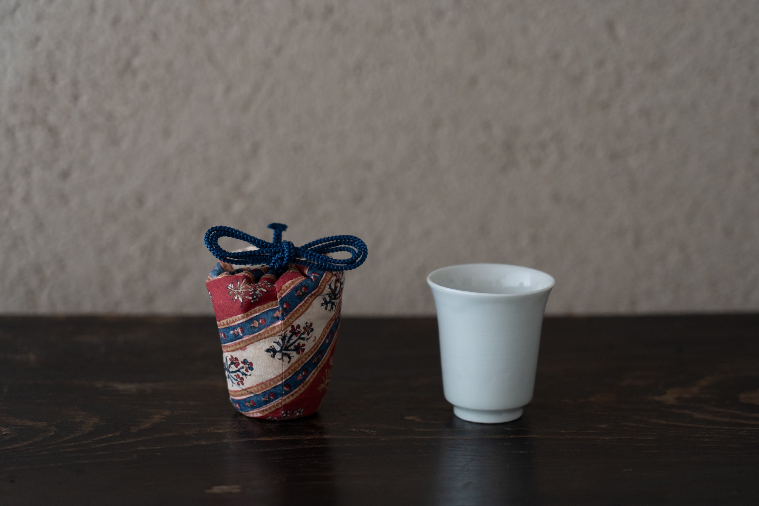 古伊万理】白磁 輪花猪口 古伊万理】白磁 輪花猪口 - メルカリ