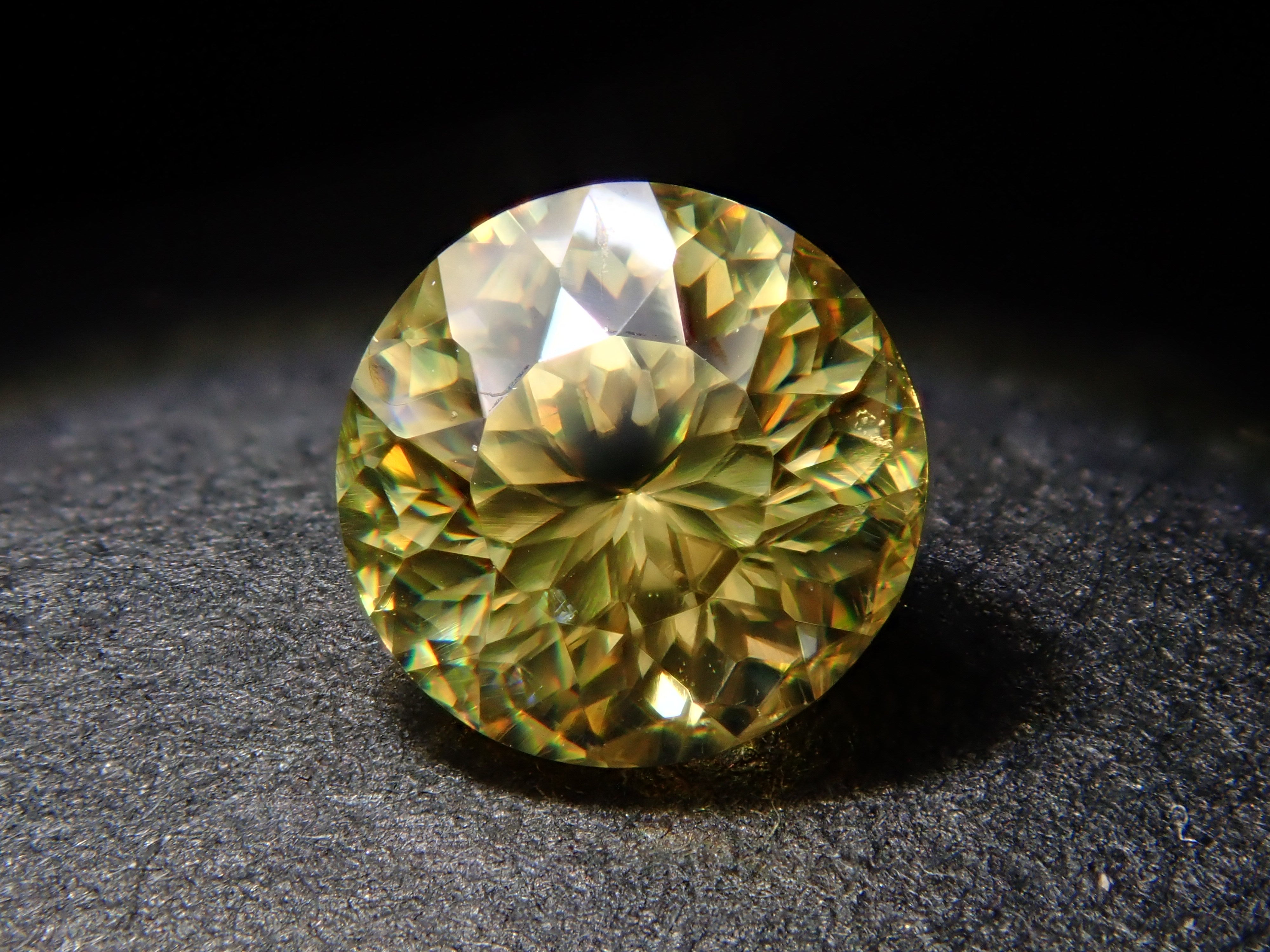 12559756掲載】マダガスカル産スフェーン 0.509ctルース