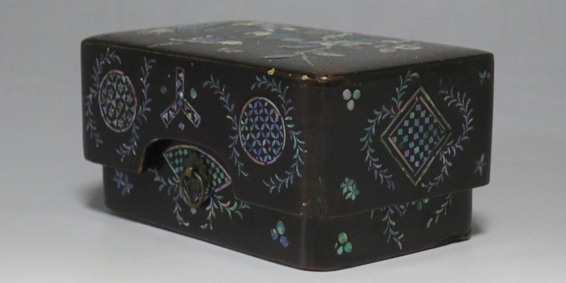 稀少な琉球漆器の逸品 唐子人物文卓台 稀少な琉球漆器の逸品 唐子人物