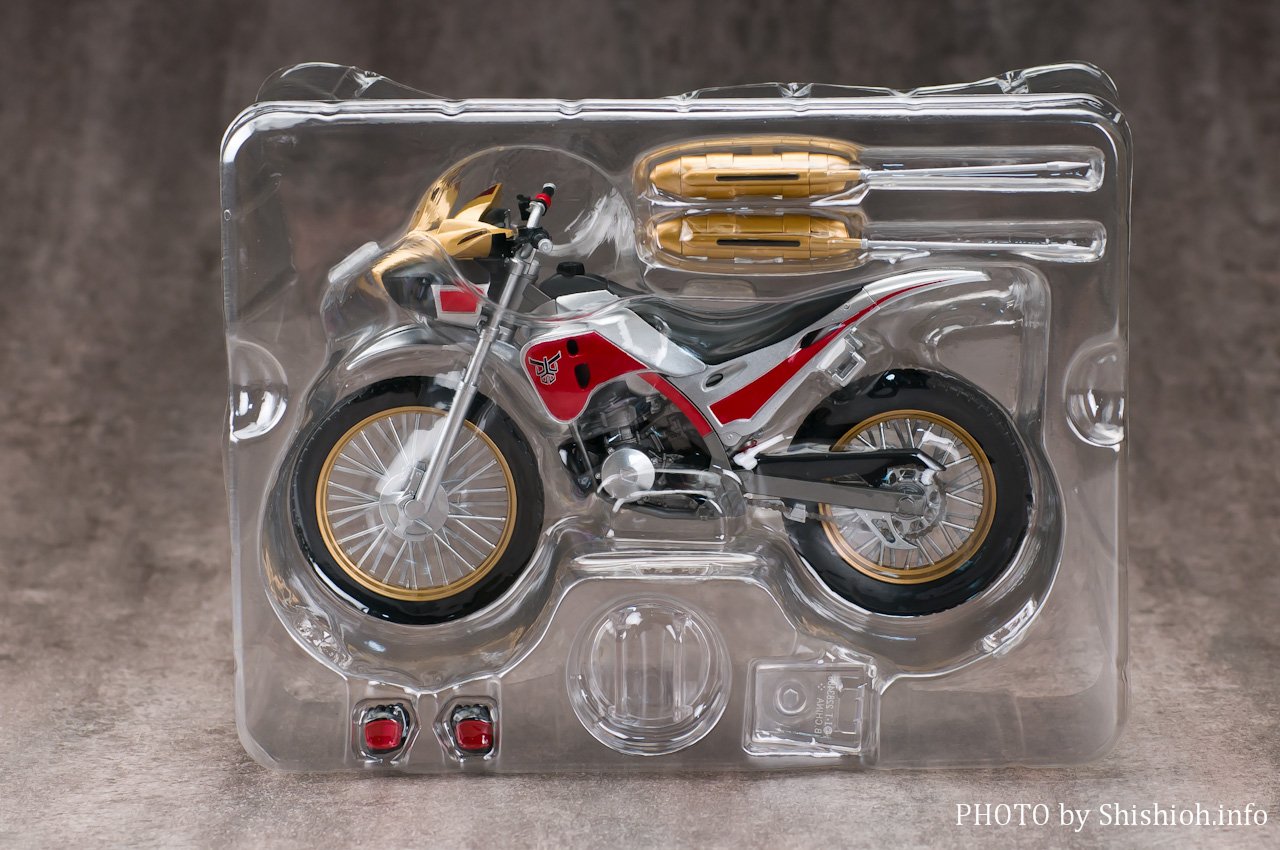 真骨彫 クウガ フィギュアーツ ビートチェイサー2000【中古】 VF7857