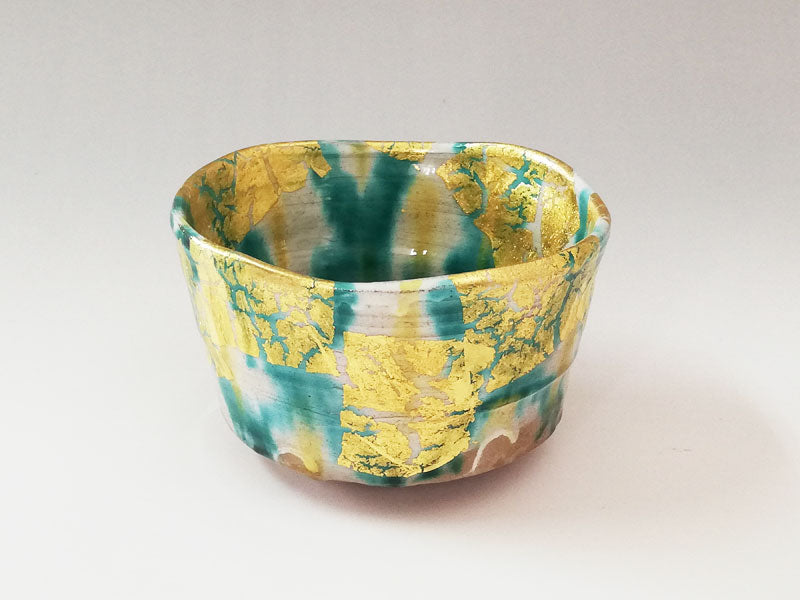 京都#⑥ 九谷 庄吾 造 金彩青粒花唐草文中細字抹茶碗 共箱/