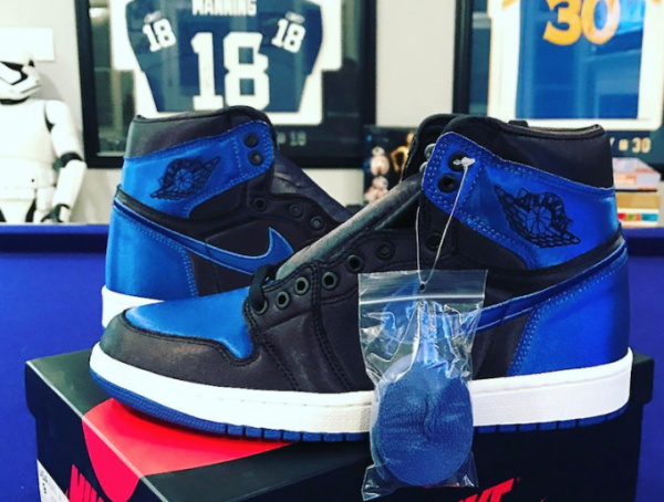 激レアエアジョーダン 1 ナイロンサテンジャケット エアジョーダン1 の