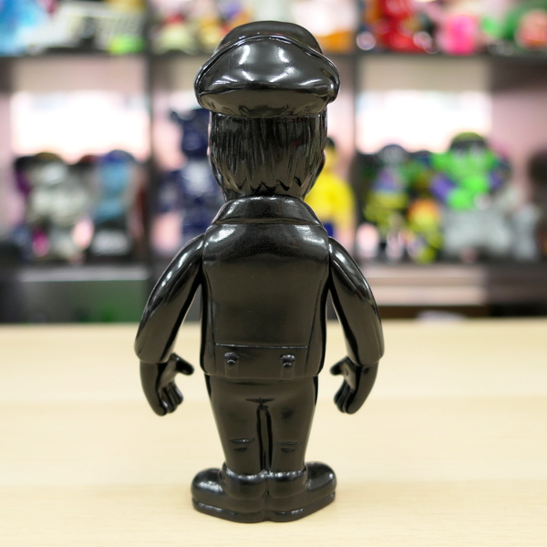 BlackBook ToyでMonster Farm・Chop氏の自身初となるソフビ「Phantom