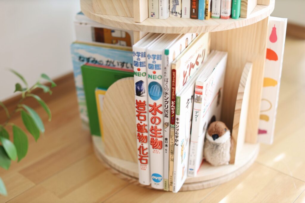 昭和レトロ 小学館 回転式 絵本棚 絵本ラック 本棚 絵本もマンガも児童書