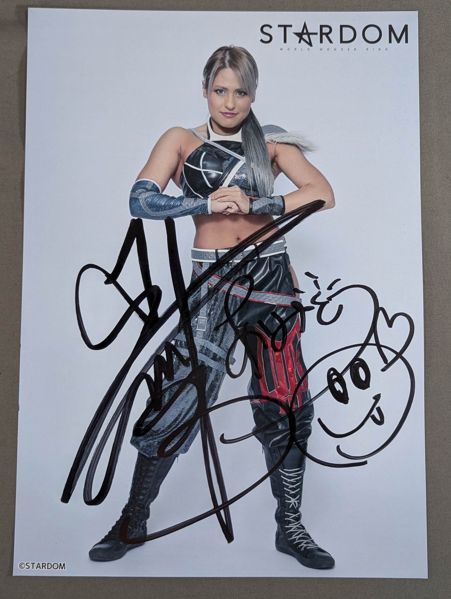 XG 会場限定ラキドロポスター ジュリア 直筆サイン入り XG 会場限定