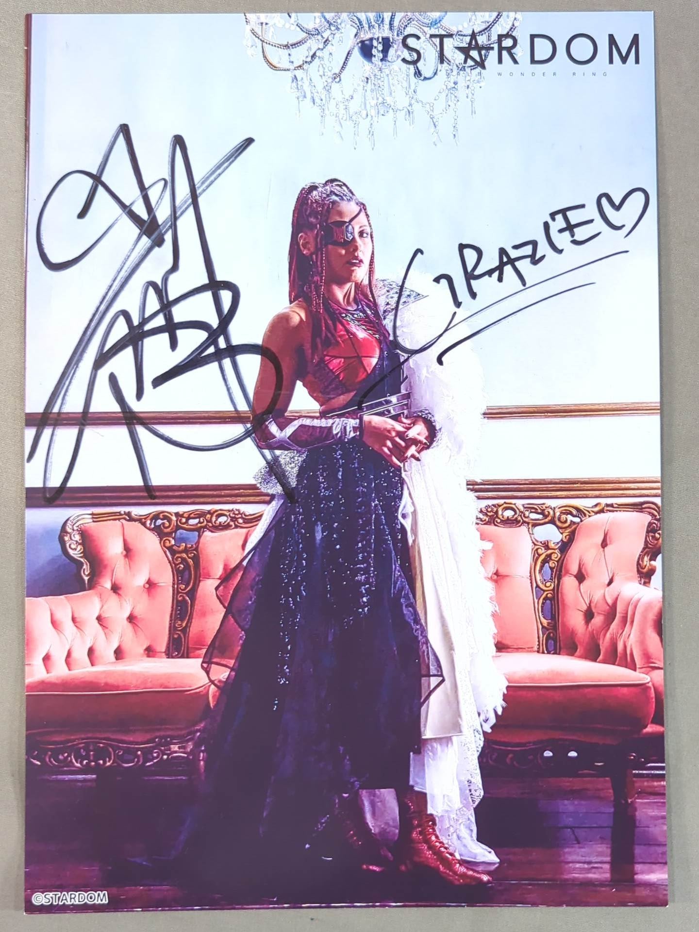 ジュリア 直筆サイン入り スターダムポートレート(D-9) – 闘道館