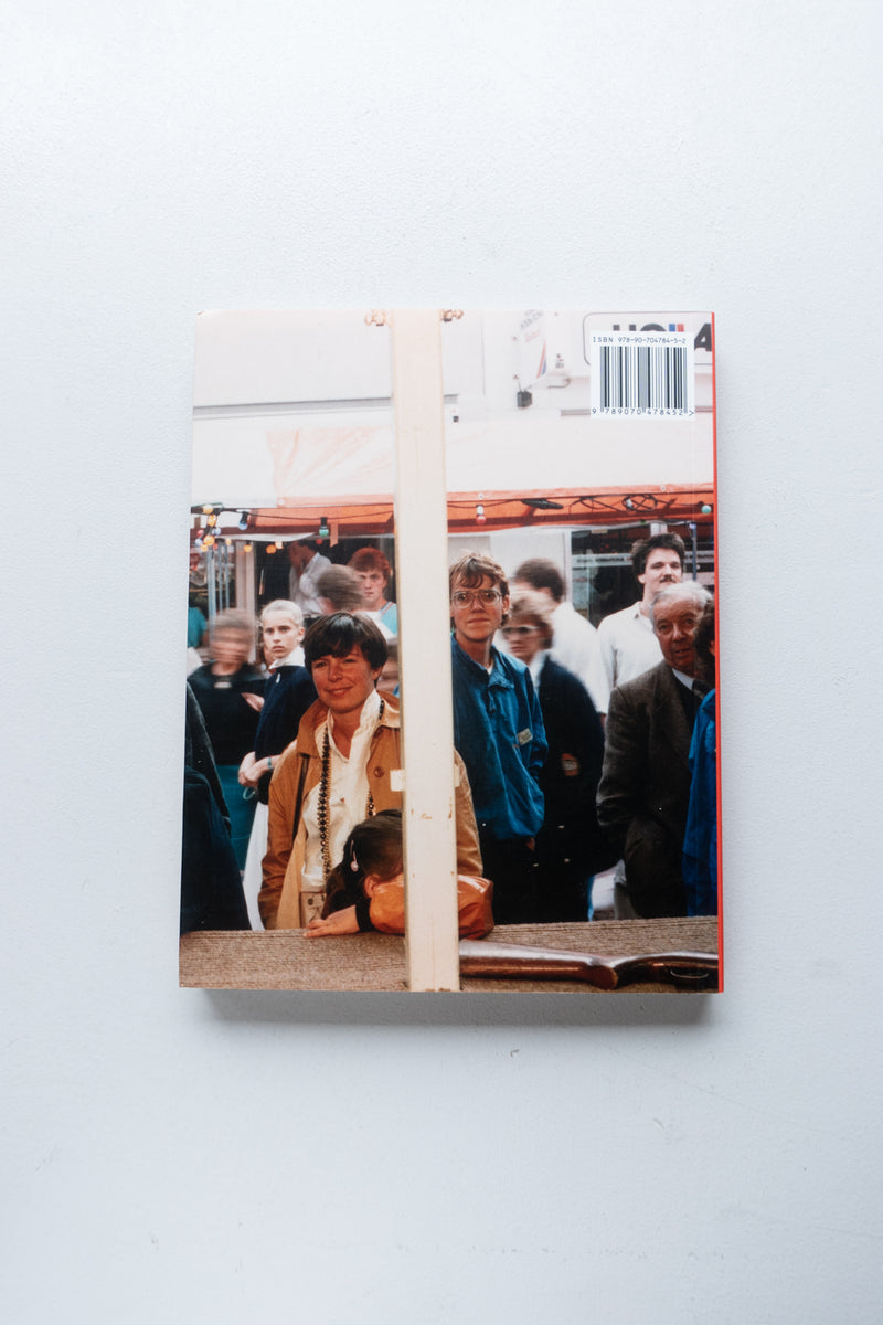 signed) In Almost Every Picture #7 / Erik Kessels, Joep Eijkens