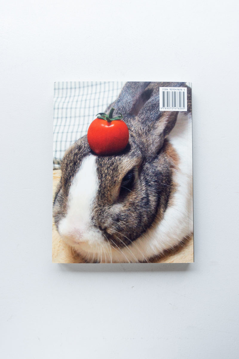 signed) In Almost Every Picture #8 / Erik Kessels, Hironori