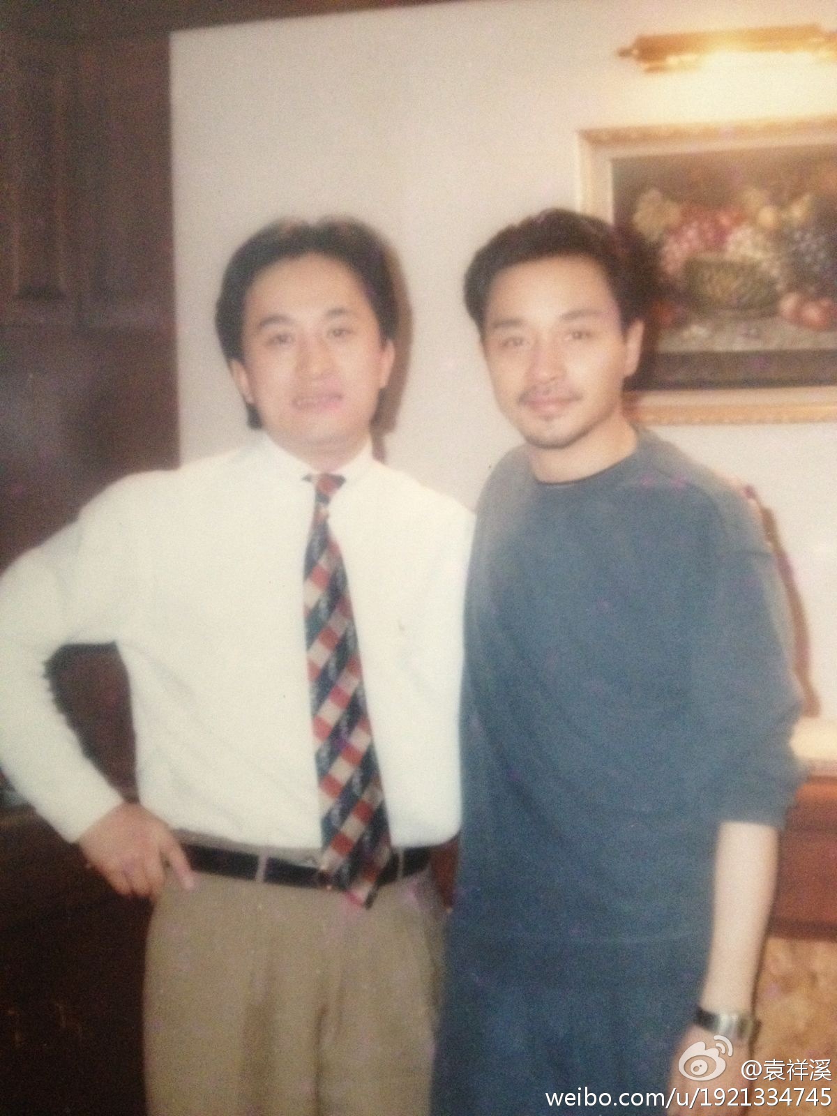 96年4月『新上海灘』撮影中レスリー・チャン(張國榮)と袁祥溪の2S写真