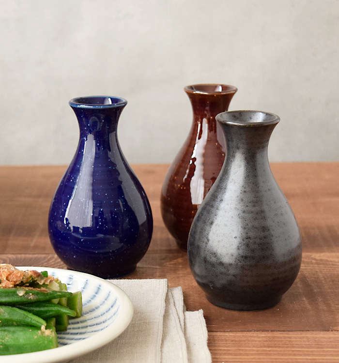おしゃれな人気の徳利。選べる3カラー展開の和食器です。こちらは定番