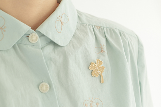 ミナペルホネンclover水牛の角ブローチ☆ ミナペルホネンclover水牛の