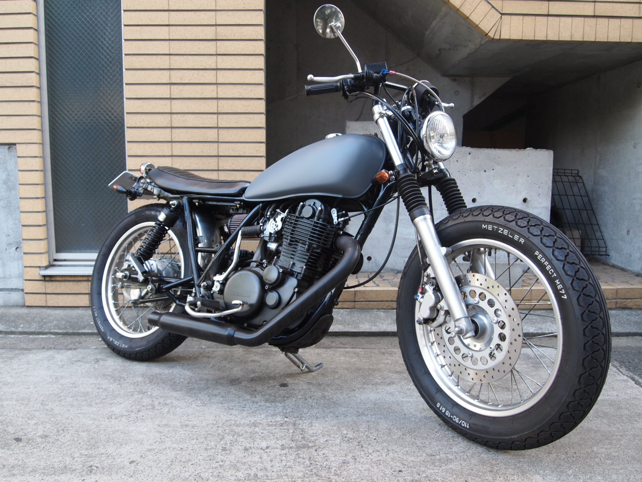 SR400 ガソリンタンク マットグレー＆ブラック（自家塗装） ユートレ