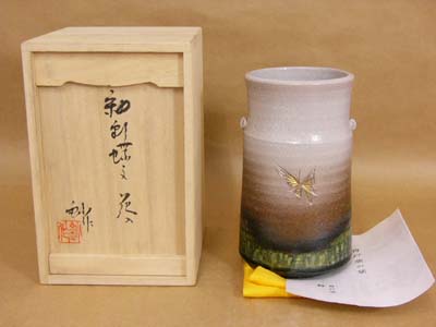 委託販売品紹介～加藤釥作 釉彩蝶文花入