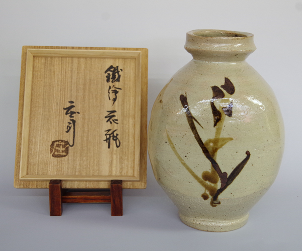 いしちゃん 濱田庄司作 益子焼 鉄釉 四方花生 共布共箱 M R8832B 濱田