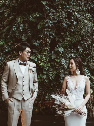 素敵な先輩花嫁がご主人のために選んだカジュアル・モダンなタキシード