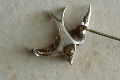 アンティーク 】 ツバメブローチ ペーストガラスシルバー900