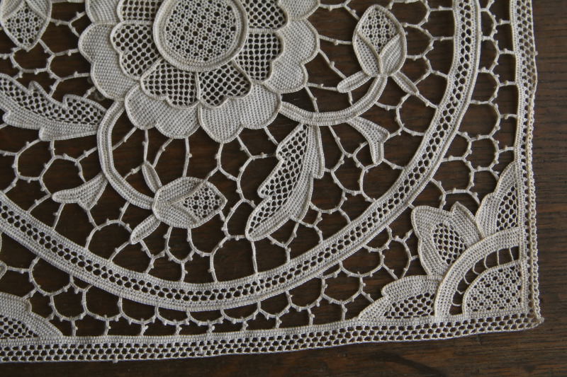 アンティークフランス サクランボに似た花刺繍の桜色ランナー ニードル