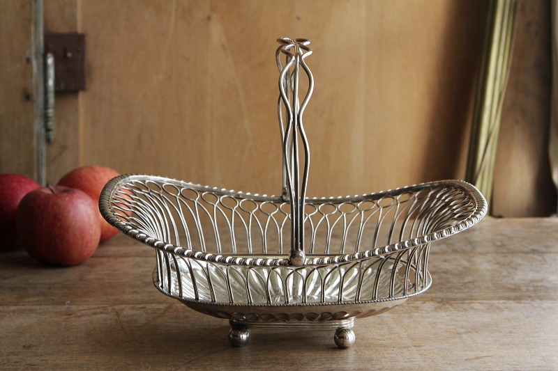 英国製ウランガラスのブライダル・バスケット 英国製ウランガラスの