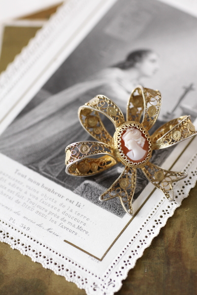 ヴィンテージブローチ カメオ シェル リボン ゴールド アンティーク