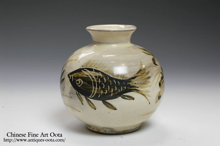 唐物 磁州窯 白地陰刻文魚紋瓶 白化粧無地陶 灰褐色