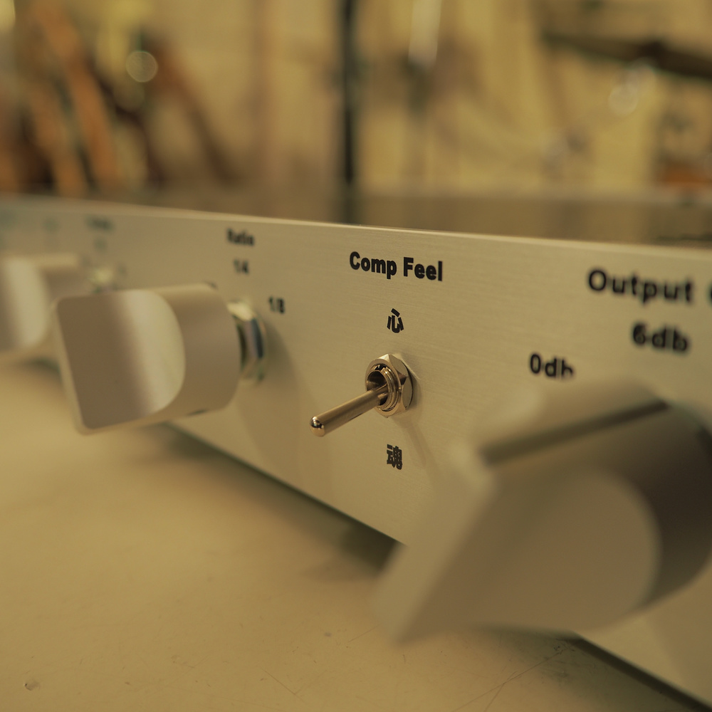 ヘッドフォンアンプ＆モニターコントローラーAMATERAS-7022