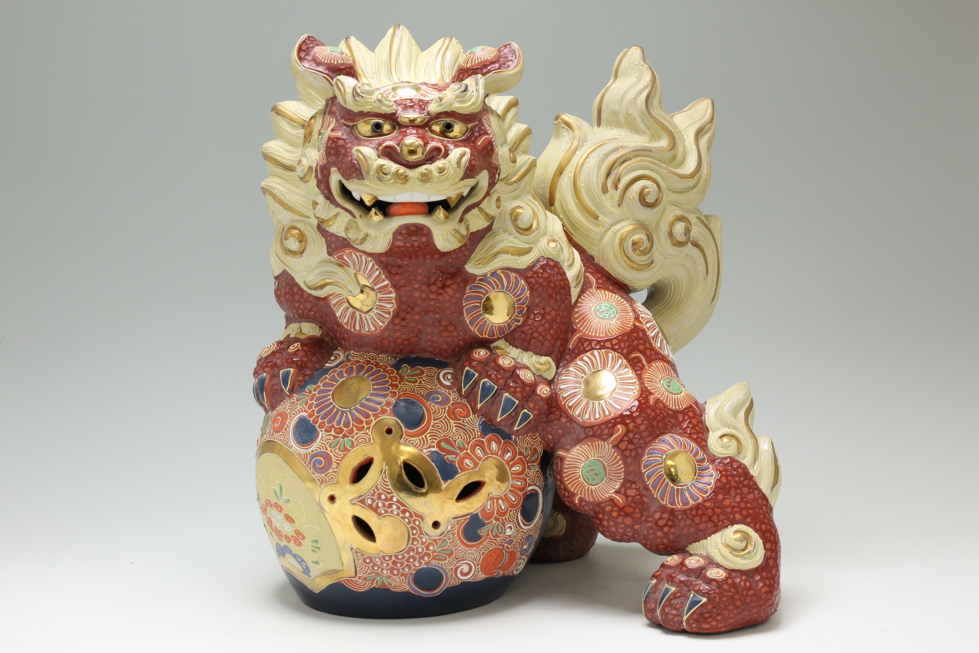 陶器製獅子の置物 エコメルカリ便、お願い致します 陶器製 獅子像 赤と