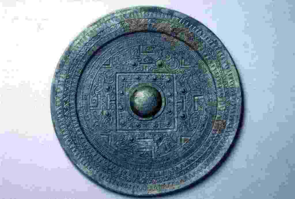 江戸時代後期～明治時代中期頃25センチ古銅製稀少細密造形美術