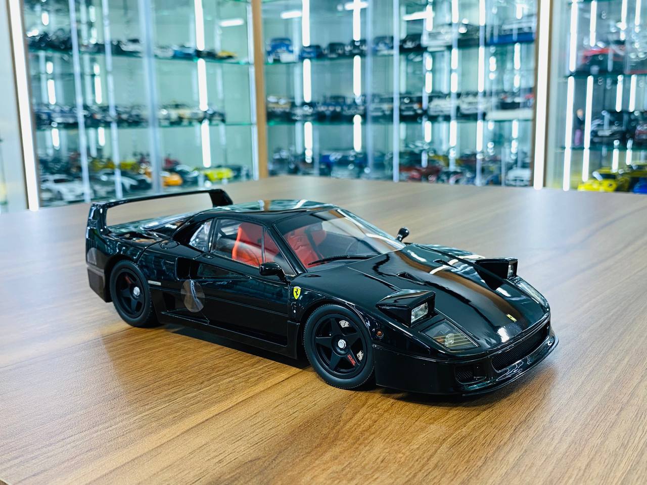 Kyosho Ferrari F40 - 1/18 Diecast, Full Opening, Limited Edition