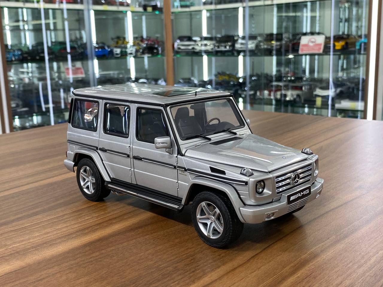 Autoart Mercedes benz G 55 AMG 2009 [1/18 Diecast silver