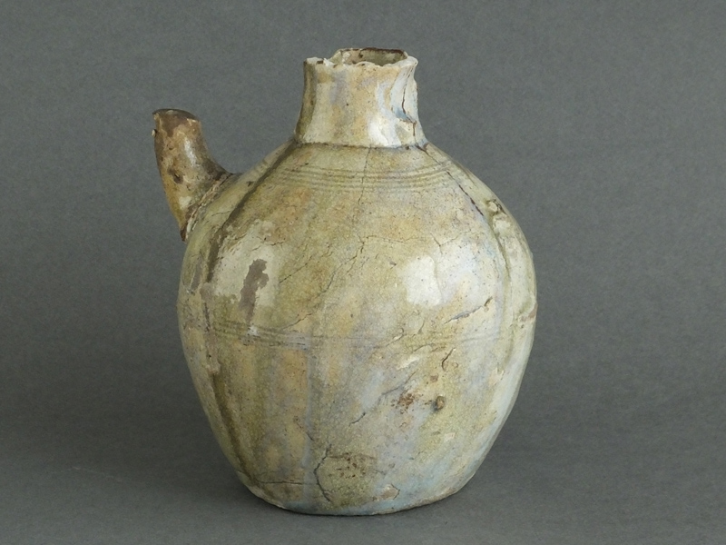 古瀬戸自然灰秞下陰花文水滴 古瀬戸自然灰秞下陰花文水滴 古瀬戸灰釉四耳