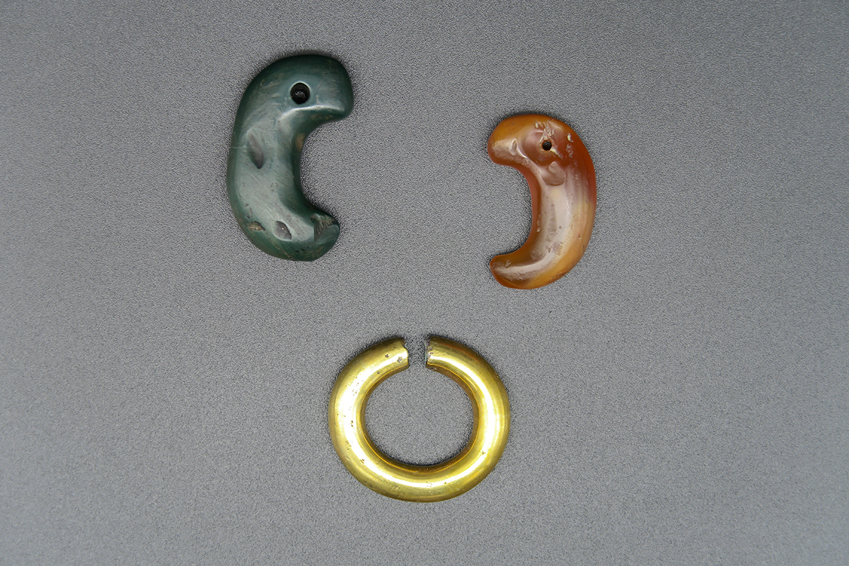 有)いけだ古美術 - 古墳時代 勾玉と金環 | 古美術品専門サイト