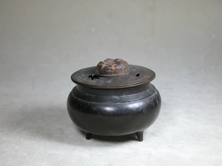 中国古美術·純銅製·純手作り·宝石をはめ込み塔形香炉·風水鎮宅·置物