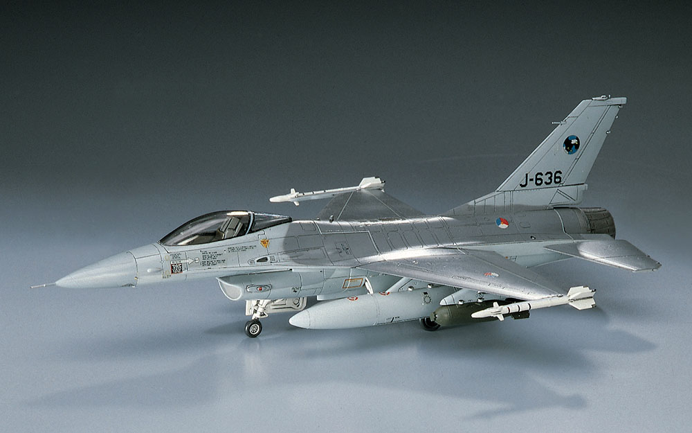 航空機・ヘリコプター F-16A PLUS⁄C 1⁄32 ジェネラル ダイナミック F