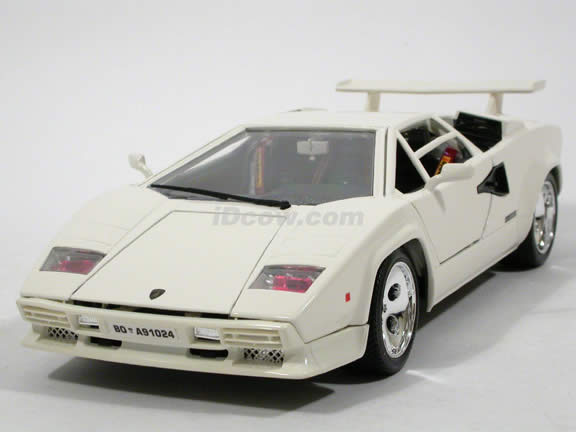 ブラーゴ 1/18 ランボルギーニ カウンタック 1988 cod.3047 burago