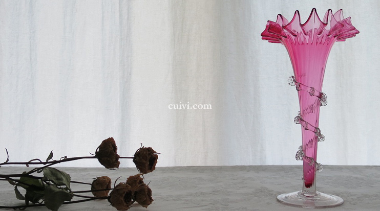 ヴィクトリアン_クランベリーガラス_フラワーベース（花瓶