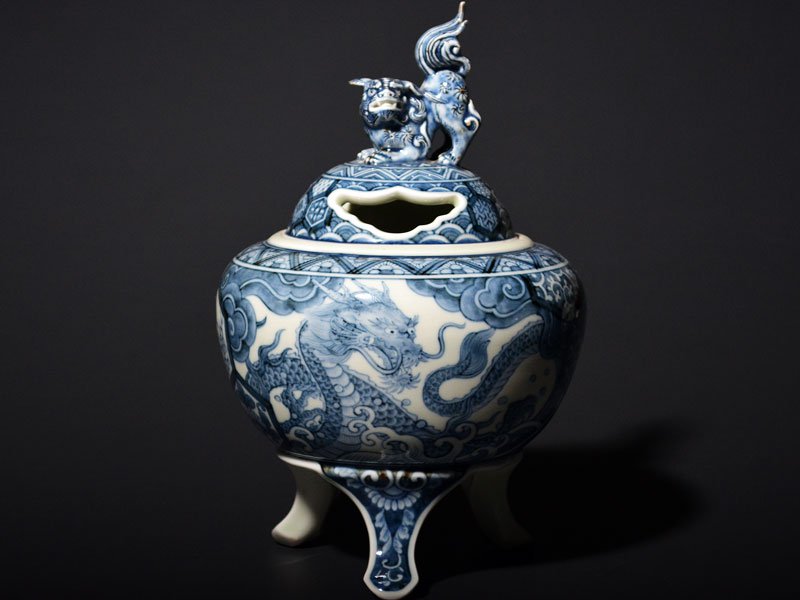 献上手古伊万里焼】大香炉 染付破邪獅子龍