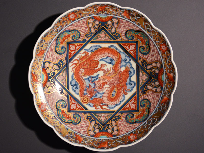 献上手古伊万里焼】飾絵皿（大）染錦本金吉祥龍地紋