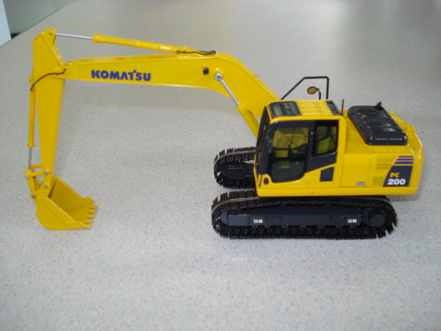 コマツ建機 PC200-8 大隅カッターアタッチメント付き 1/50 コマツ建機