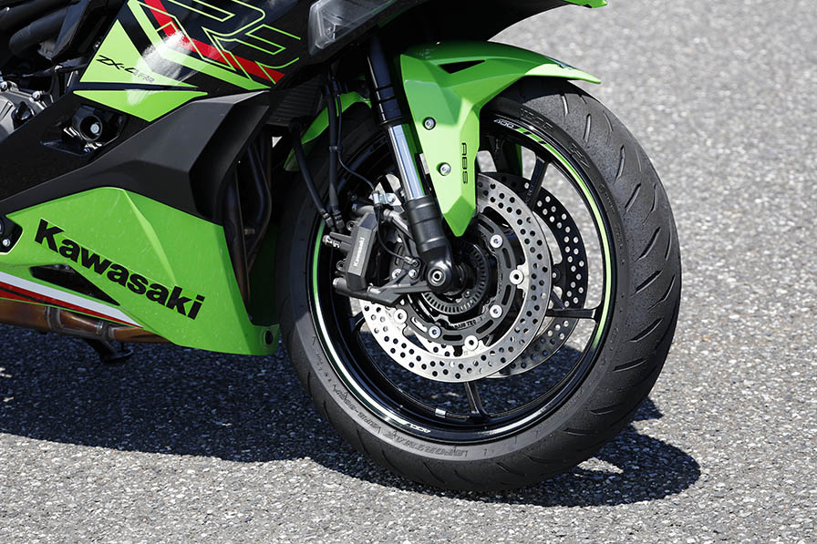 77馬力の400cc」は 意外やピーキーな純スポーツ！ Kawasaki Ninja ZX