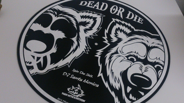 メンバープロデュースのコラボTシャツ！ サンタ & カミカゼ のTシャツ