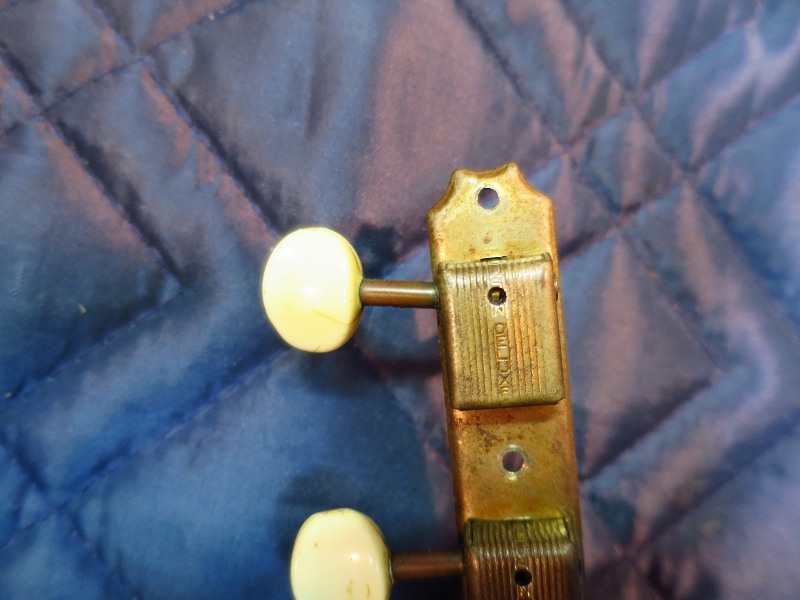 Gibson ES-125 / ペグボタンの曲がり直し of 村山工房