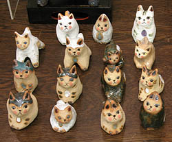 赤い猫の陶器フィギュア 小室幸雄さん 赤い猫の陶器フィギュア 小室