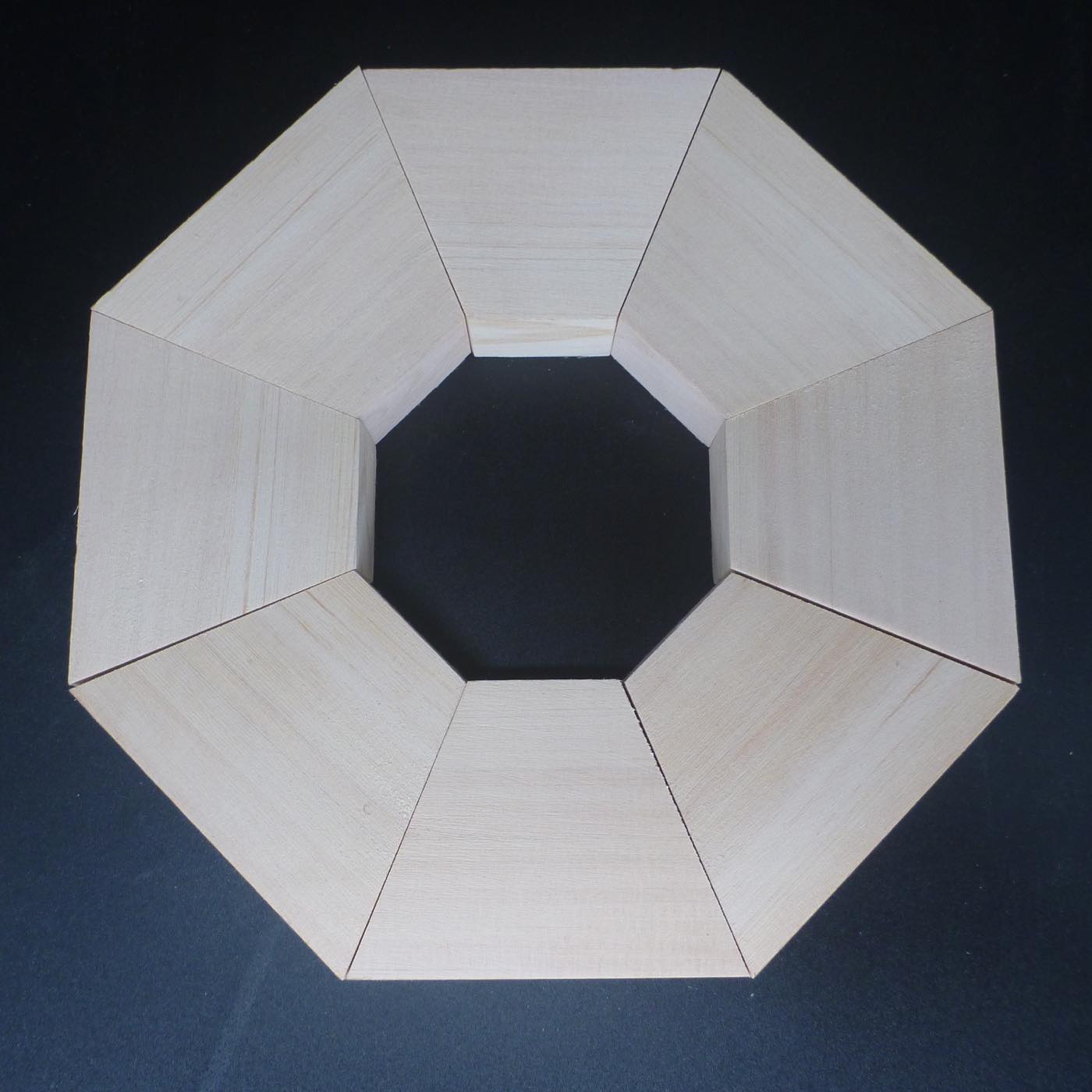 仏像彫刻用木材 台座 八角形 KOCTAGON-1 縦200×横200×厚み26 – 大阪木楽屋