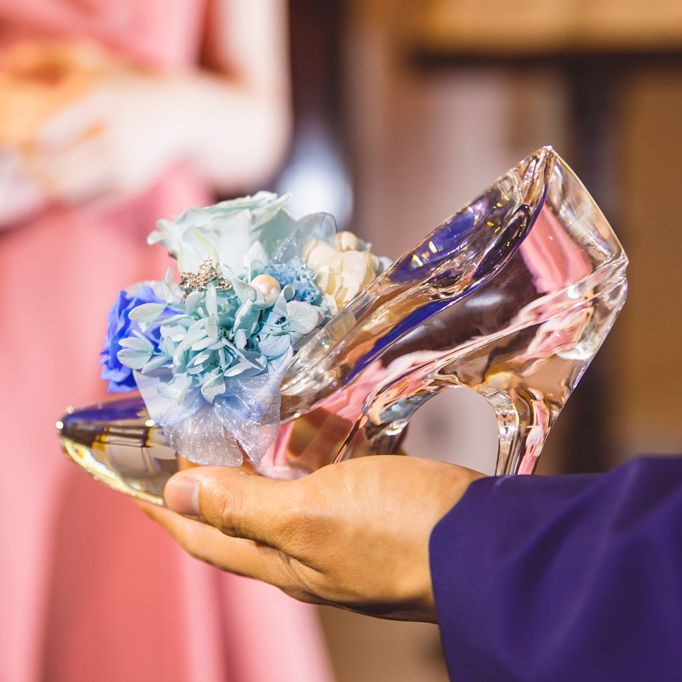 女性がもらって嬉しい！ガラスの靴はプロポーズにピッタリのプレゼント