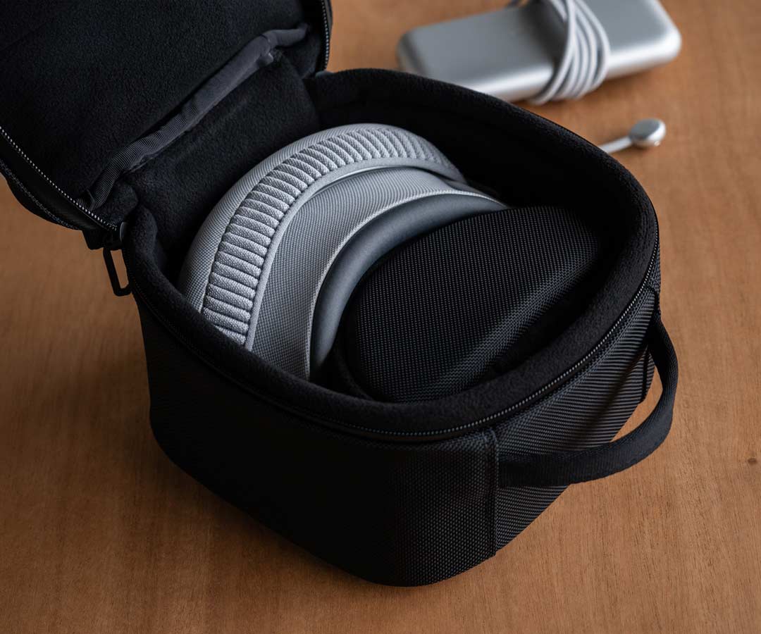 ほぼ未使用】純正 Apple Vision Proトラベルケース ほぼ未使用】純正