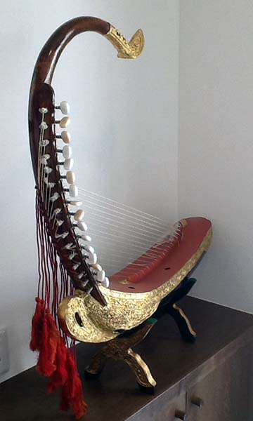 ビルマの竪琴 ミャンマー 伝統楽器 弦楽器 民族楽器 サウン・ガウ