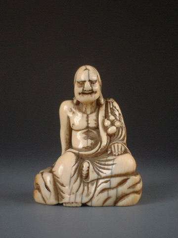 天然素材牙彫刻ひようたん根付けシルクの紐付き＊＊＊ △本